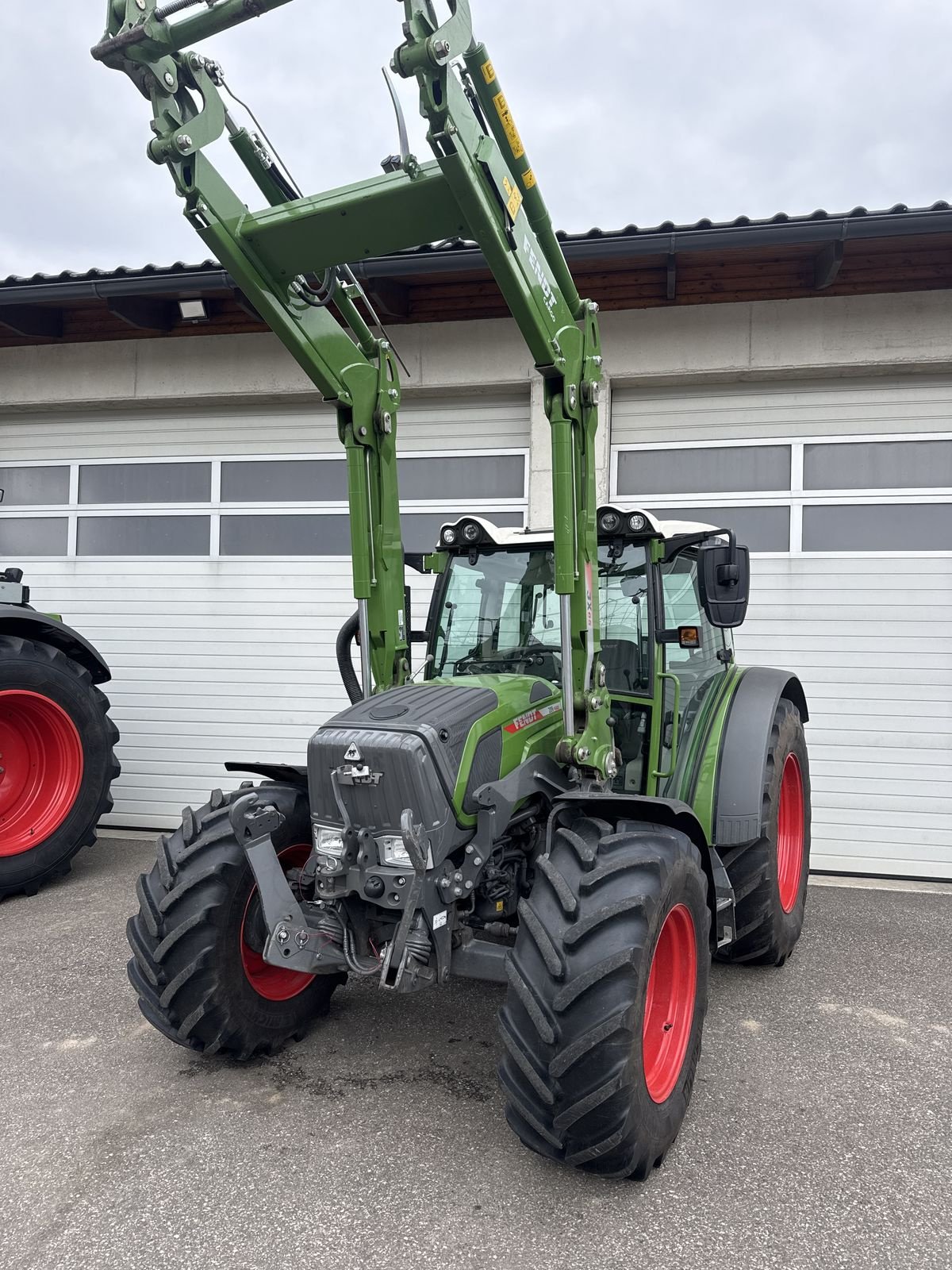 Traktor des Typs Fendt 211 Vario (Gen2), Gebrauchtmaschine in Traberg (Bild 1)