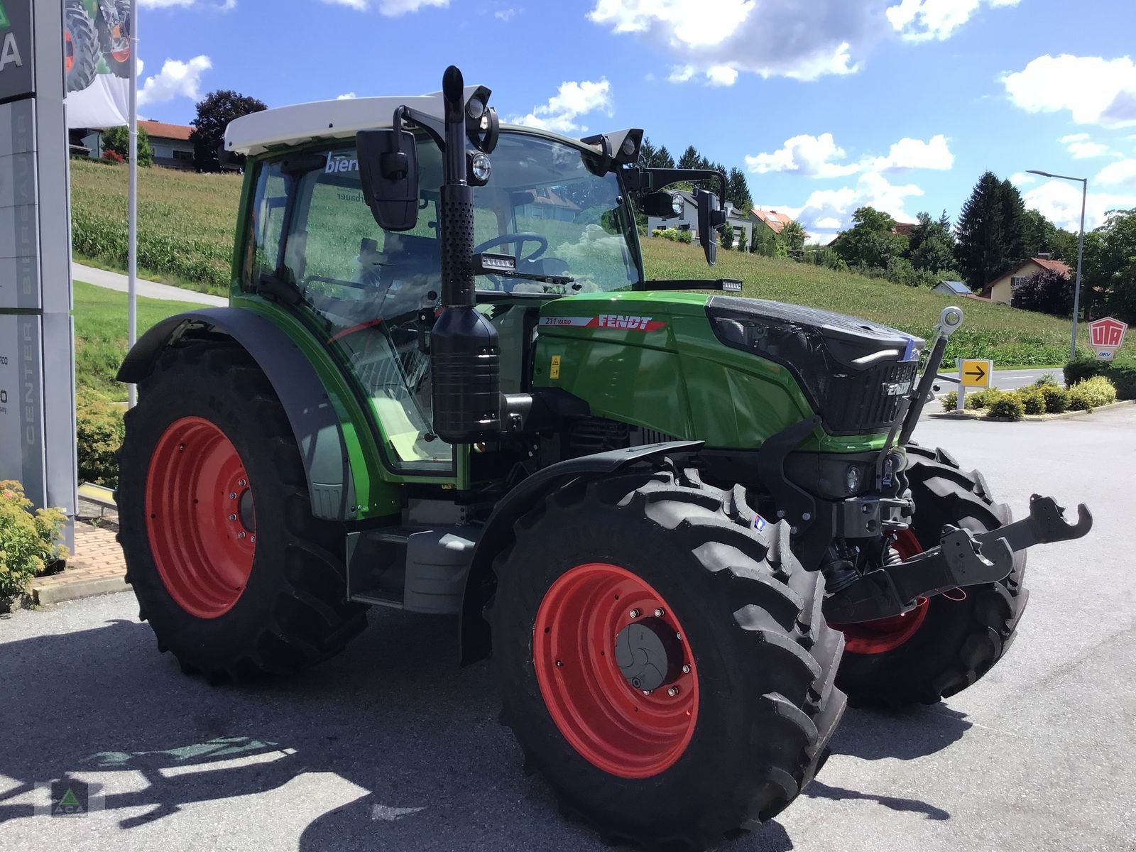 Traktor van het type Fendt 211 Vario (Gen3), Vorführmaschine in Markt Hartmannsdorf (Foto 4)