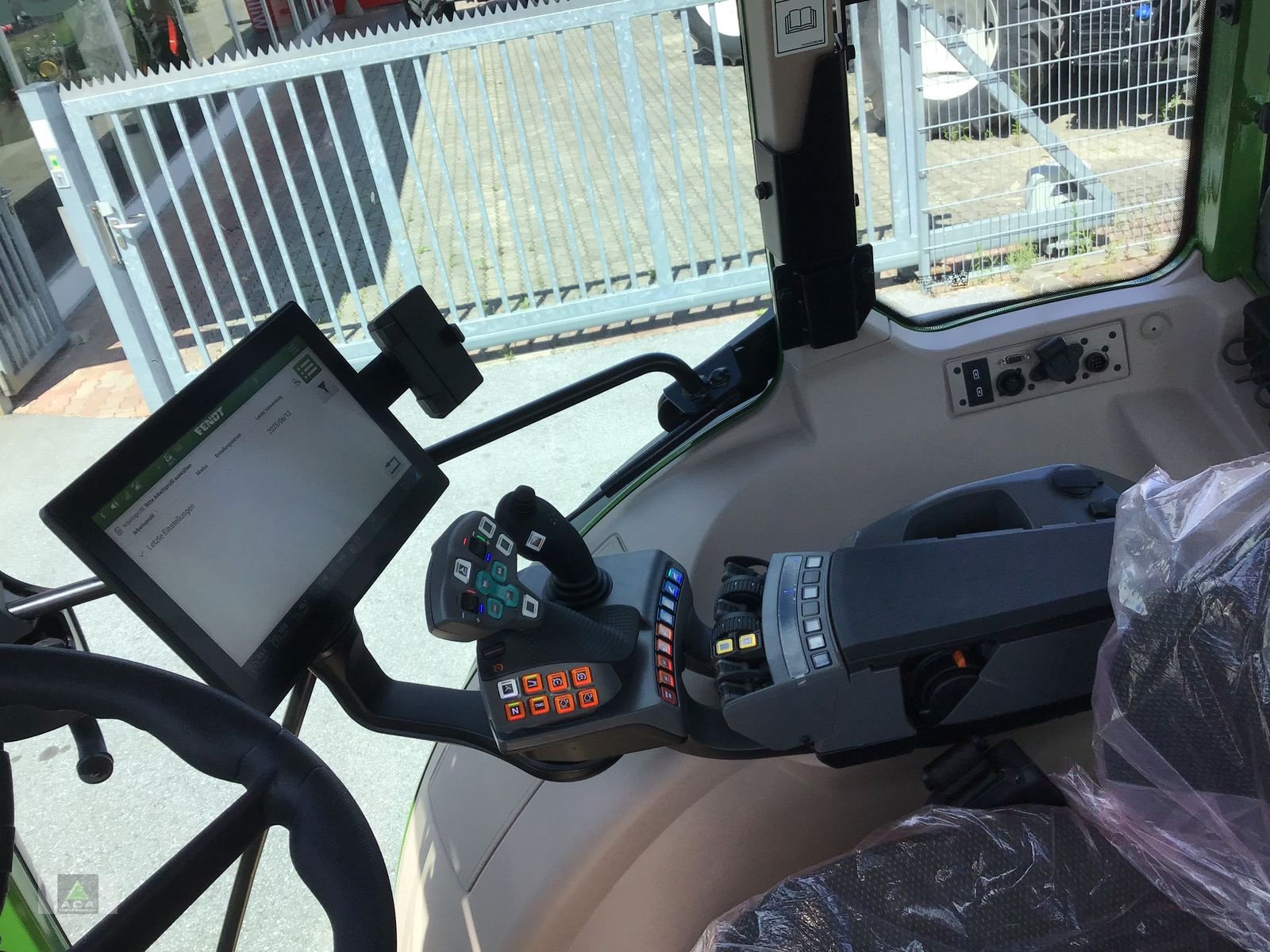 Traktor van het type Fendt 211 Vario (Gen3), Vorführmaschine in Markt Hartmannsdorf (Foto 8)