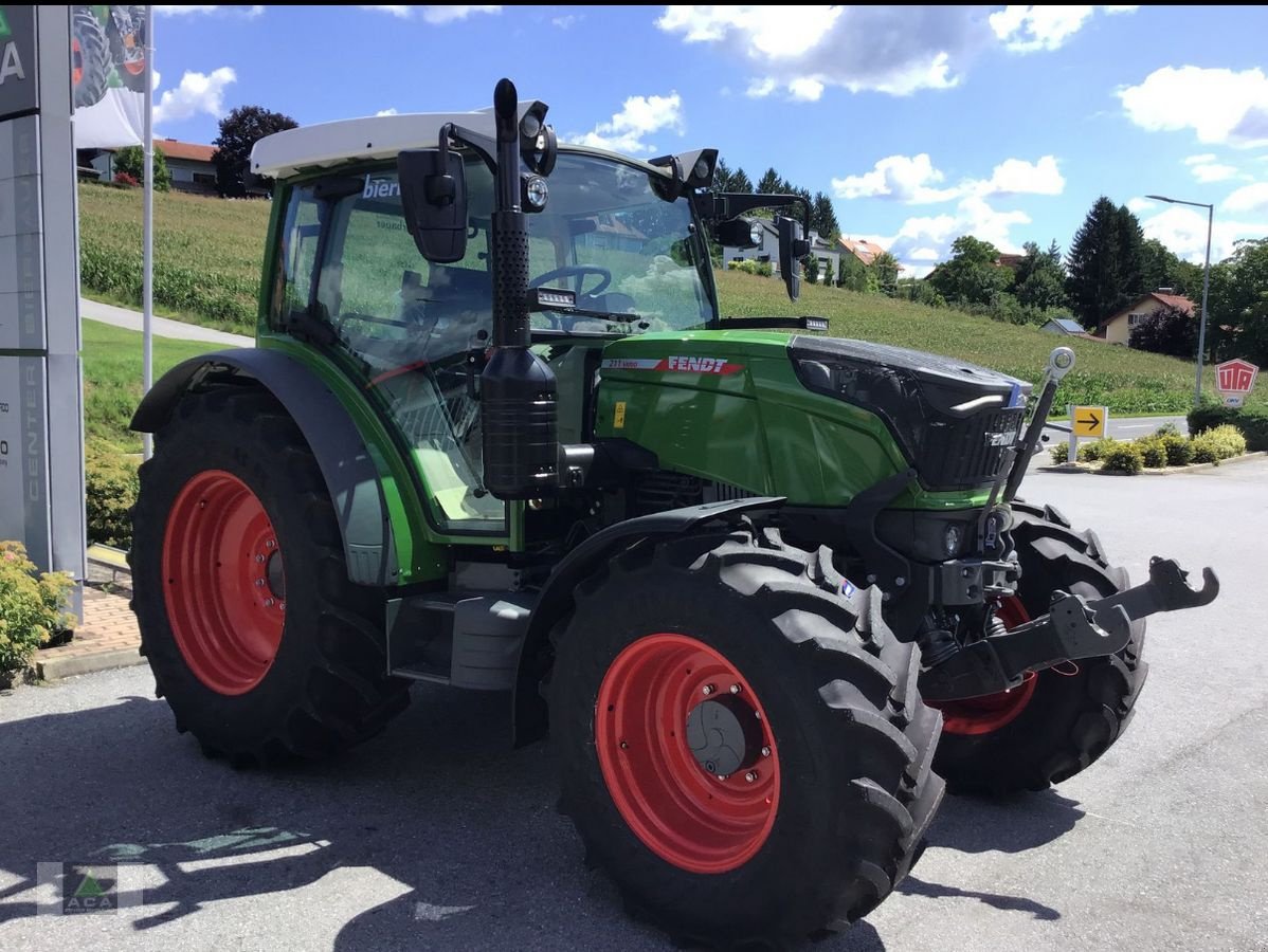 Traktor des Typs Fendt 211 Vario (Gen3), Vorführmaschine in Markt Hartmannsdorf (Bild 5)