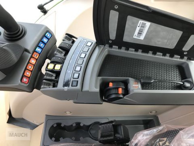 Traktor des Typs Fendt 211 Vario (Gen3), Neumaschine in Burgkirchen (Bild 18)