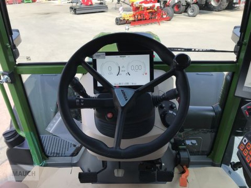 Traktor des Typs Fendt 211 Vario (Gen3), Neumaschine in Burgkirchen (Bild 15)