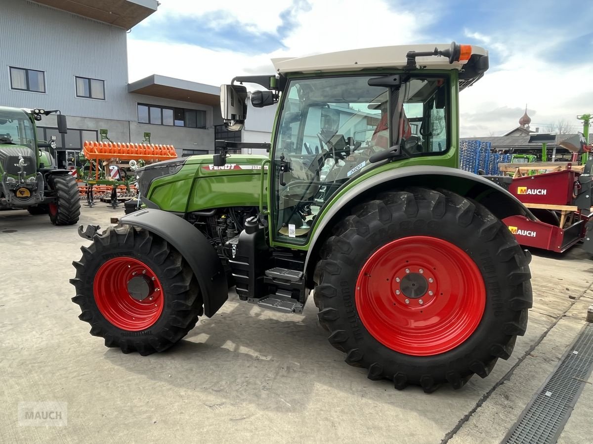 Traktor des Typs Fendt 211 Vario (Gen3), Neumaschine in Burgkirchen (Bild 7)