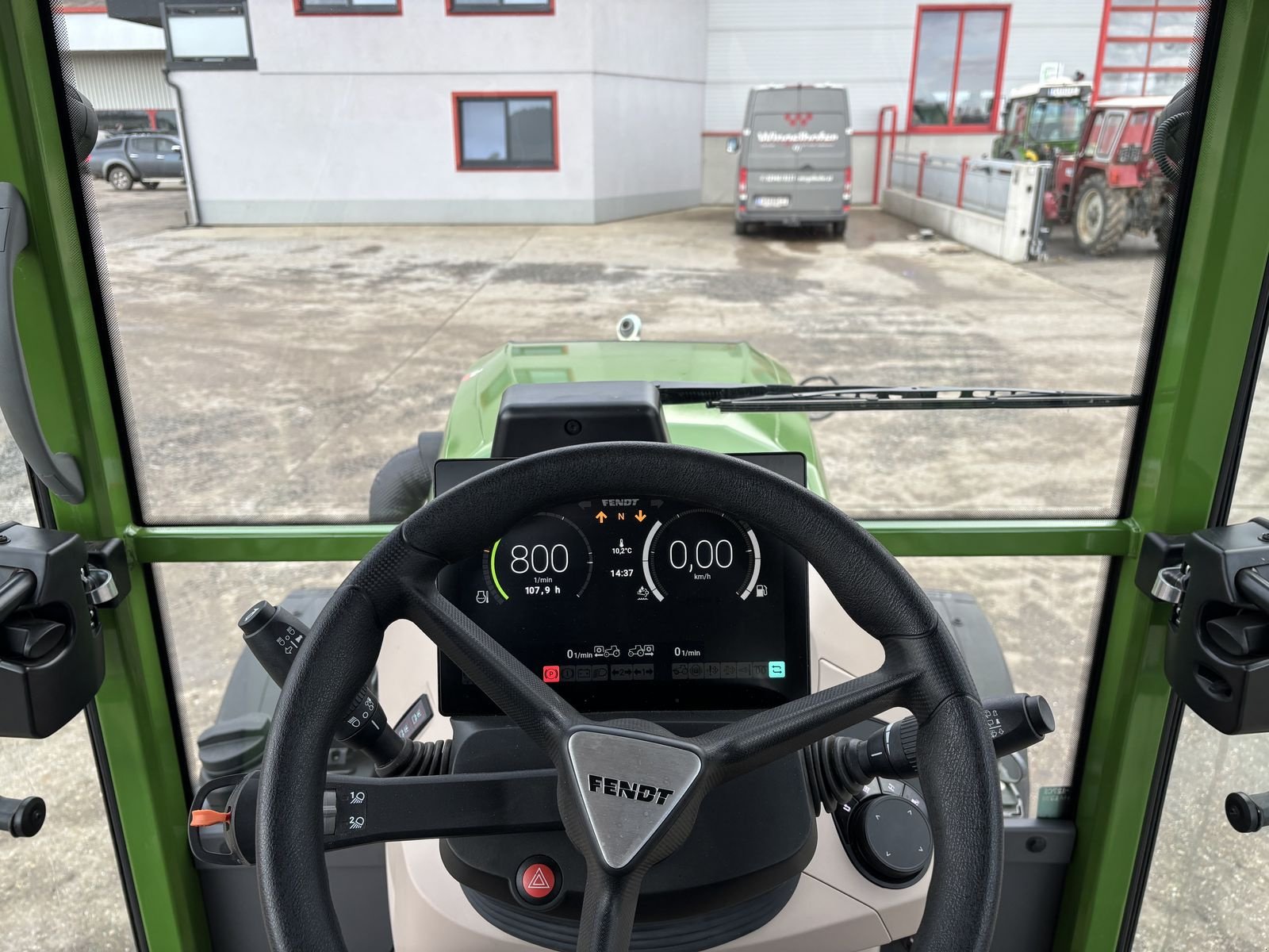 Traktor tipa Fendt 211 Vario P (Gen3), Vorführmaschine u Starrein (Slika 26)