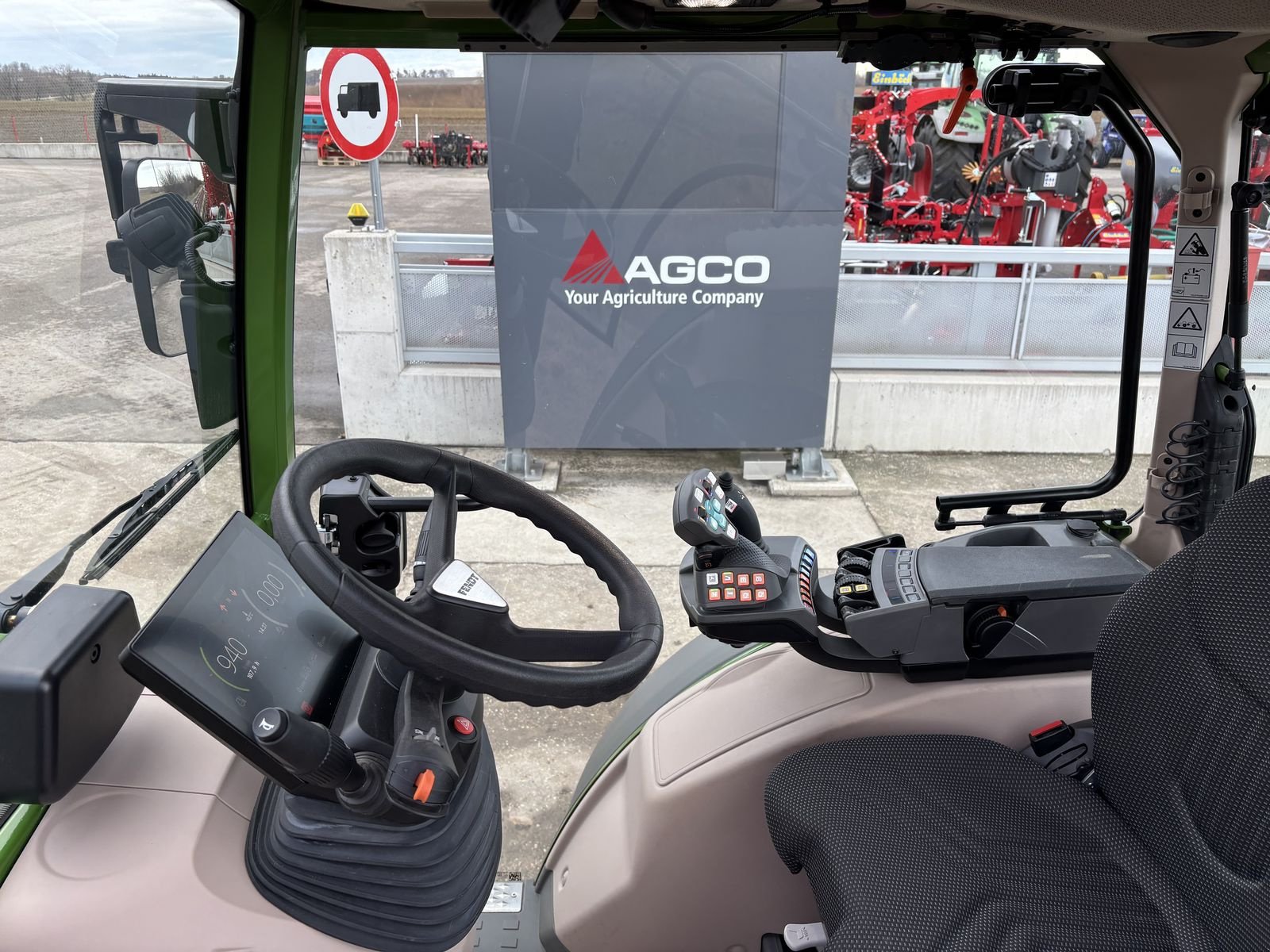 Traktor tipa Fendt 211 Vario P (Gen3), Vorführmaschine u Starrein (Slika 22)