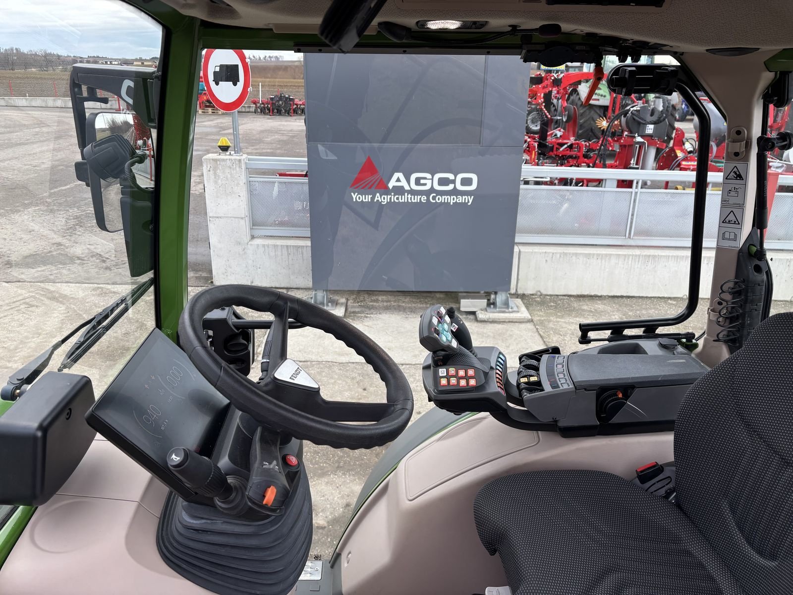 Traktor tipa Fendt 211 Vario P (Gen3), Vorführmaschine u Starrein (Slika 21)