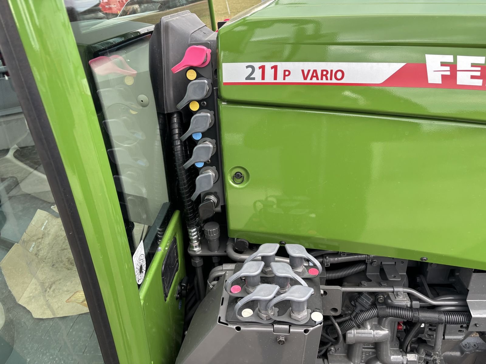 Traktor tipa Fendt 211 Vario P (Gen3), Vorführmaschine u Starrein (Slika 20)