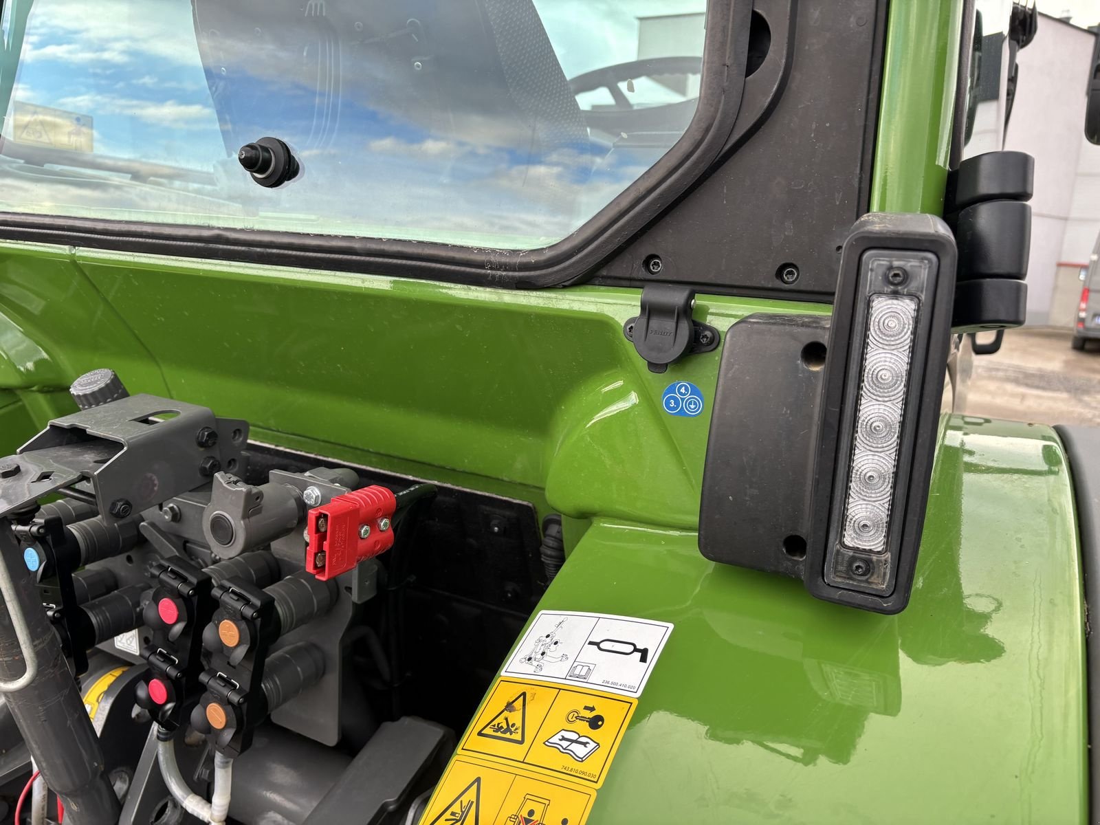 Traktor tipa Fendt 211 Vario P (Gen3), Vorführmaschine u Starrein (Slika 19)