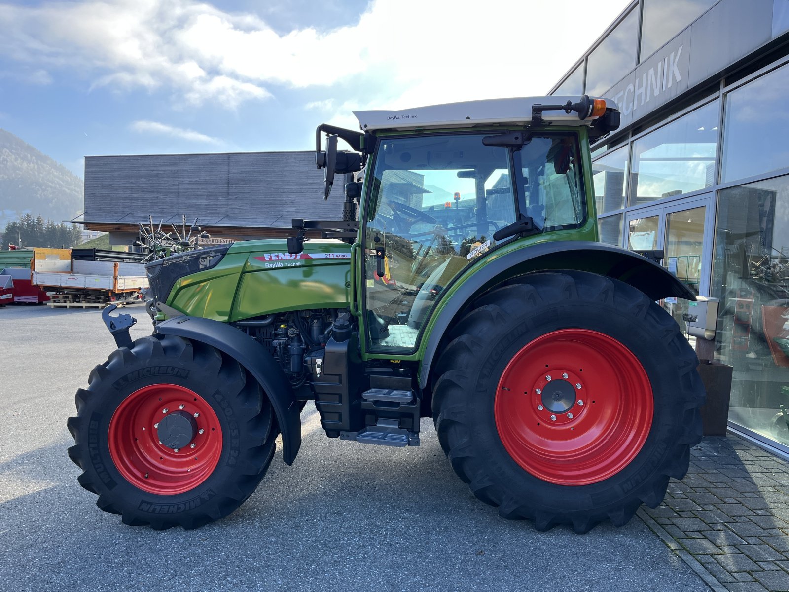 Traktor des Typs Fendt 211 Vario Power, Neumaschine in Frastanz (Bild 2)