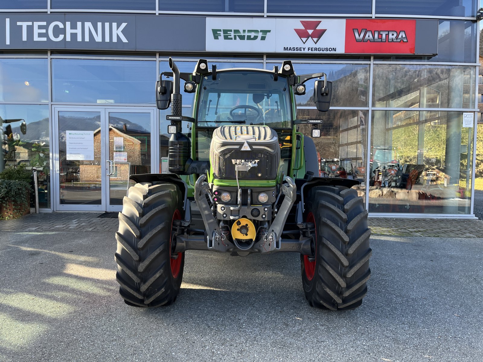 Traktor des Typs Fendt 211 Vario Power, Neumaschine in Frastanz (Bild 3)