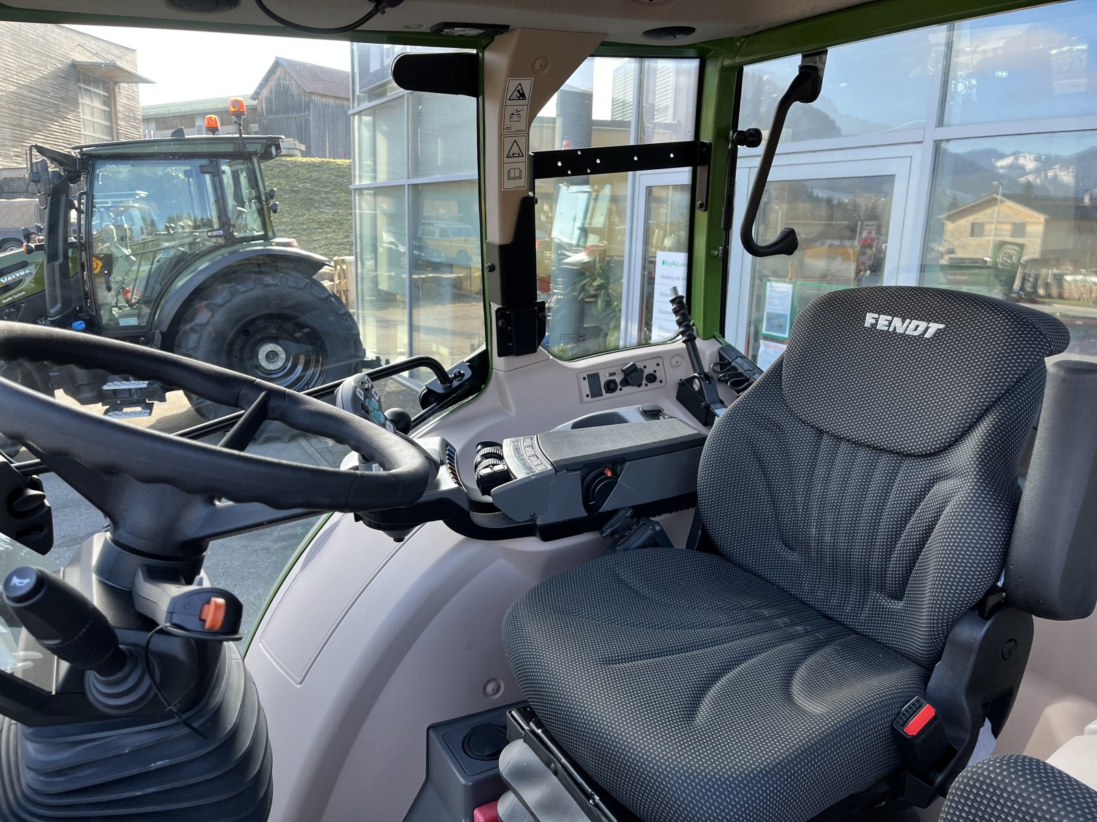 Traktor des Typs Fendt 211 Vario Power, Neumaschine in Frastanz (Bild 14)