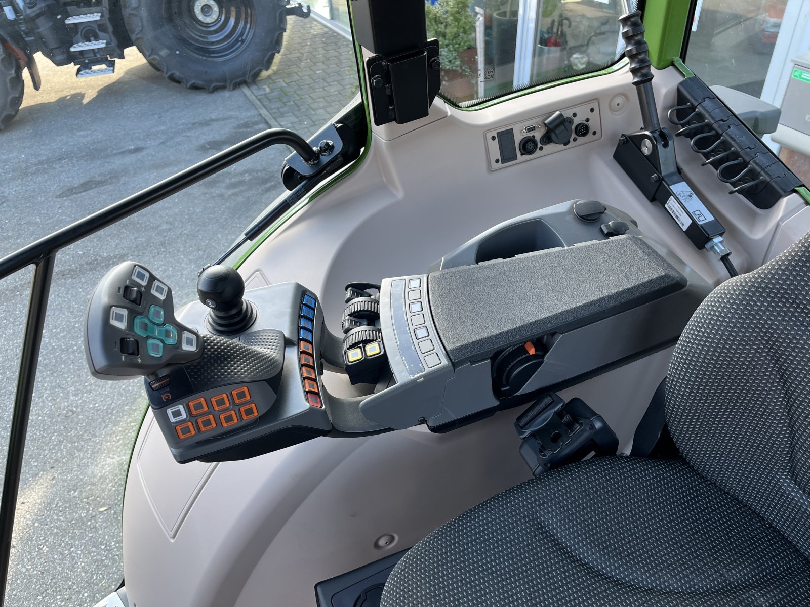 Traktor des Typs Fendt 211 Vario Power, Neumaschine in Frastanz (Bild 16)