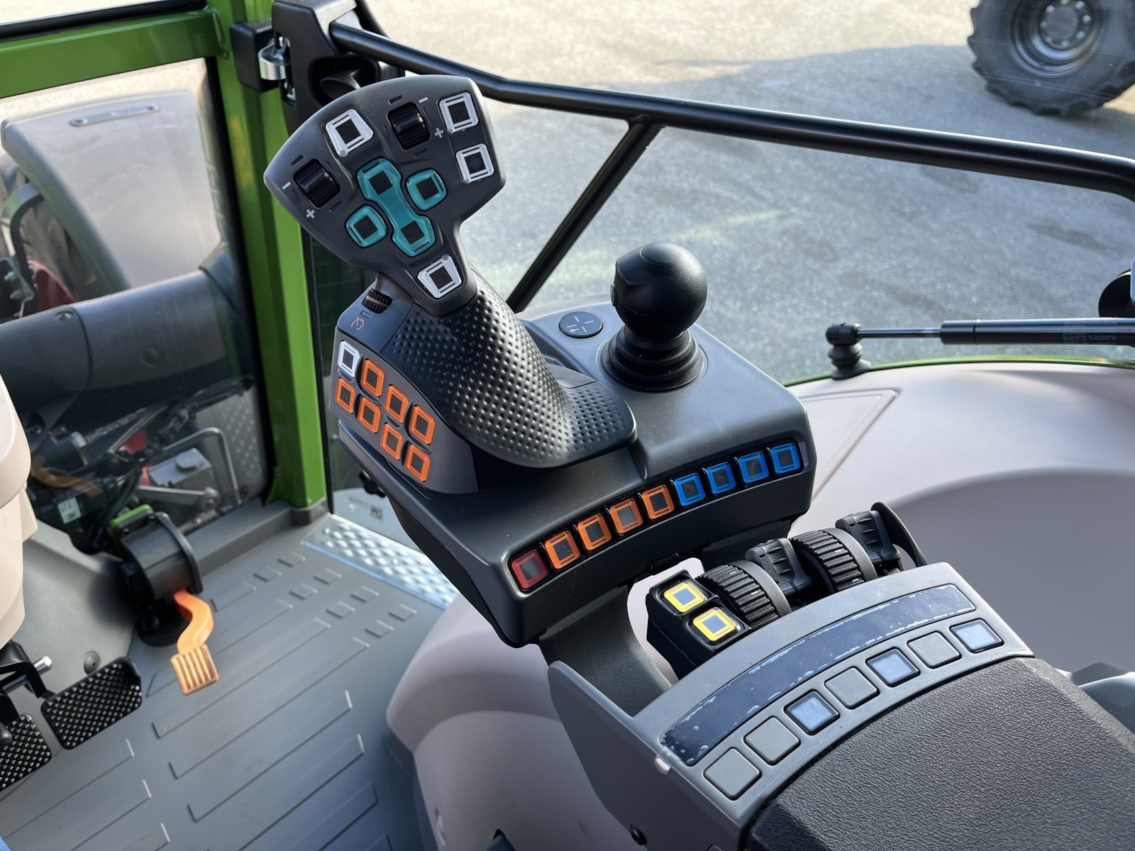 Traktor des Typs Fendt 211 Vario Power, Neumaschine in Frastanz (Bild 18)