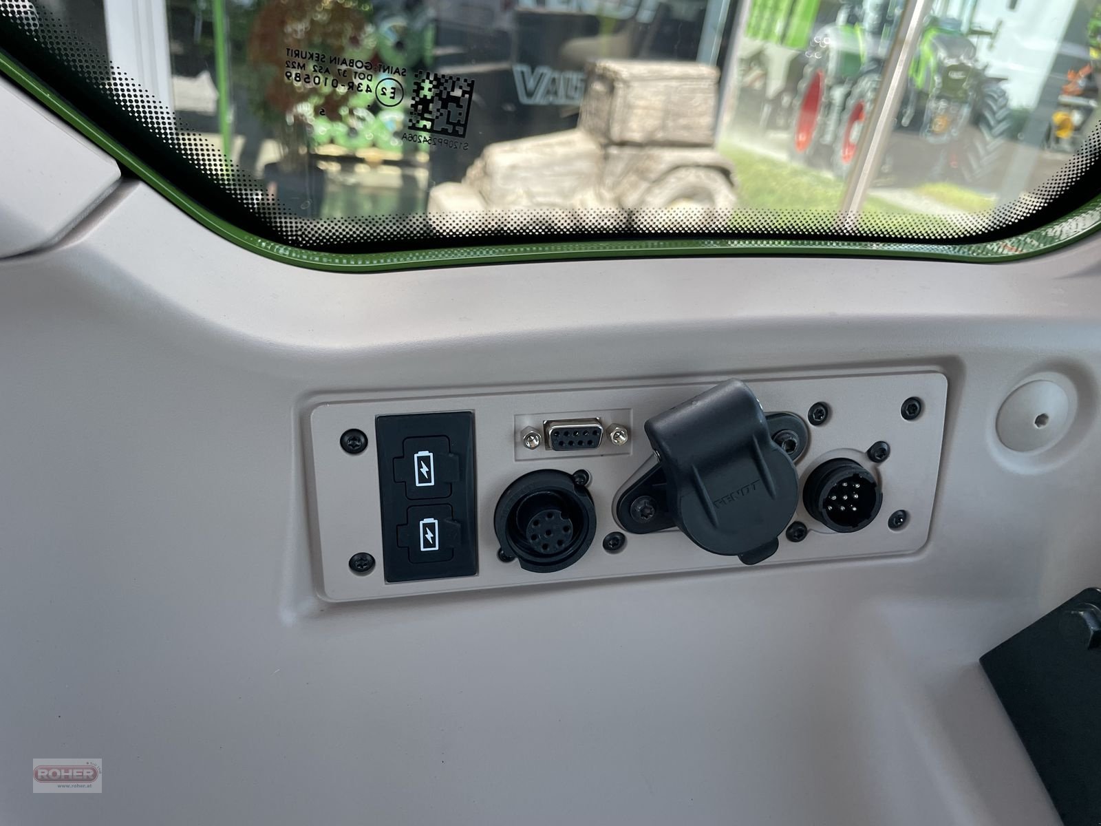 Traktor des Typs Fendt 211 Vario Profi+ (Gen3), Neumaschine in Wieselburg Land (Bild 11)