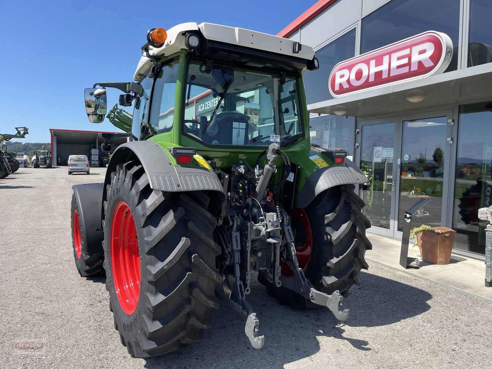 Traktor des Typs Fendt 211 Vario Profi+ (Gen3), Neumaschine in Wieselburg Land (Bild 18)