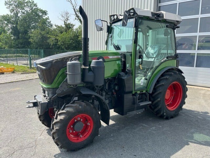 Traktor типа Fendt 211 VARIO PROFI, Gebrauchtmaschine в Charnay-lès-macon (Фотография 1)