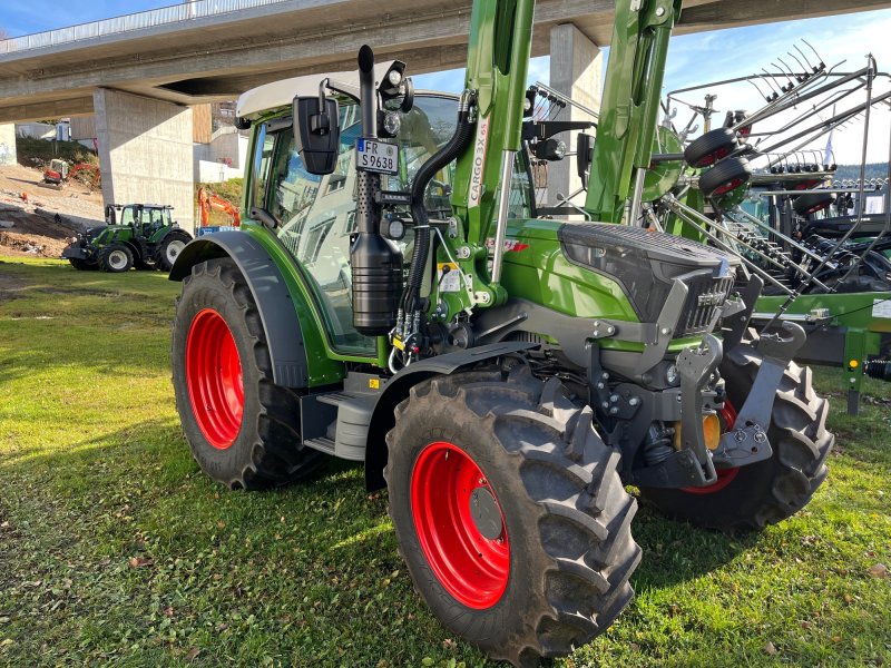 Traktor des Typs Fendt 211 Vario Profi, Neumaschine in Donaueschingen (Bild 1)