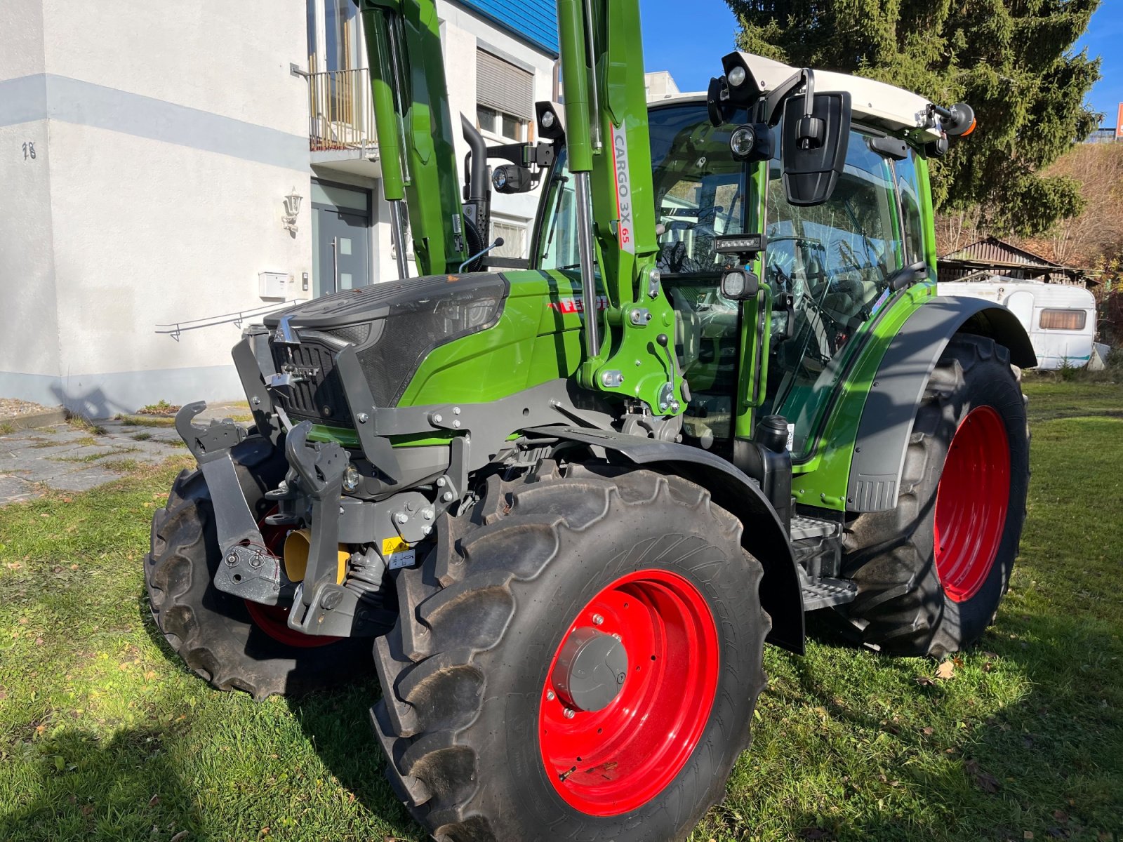 Traktor typu Fendt 211 Vario Profi, Neumaschine v Donaueschingen (Obrázek 2)