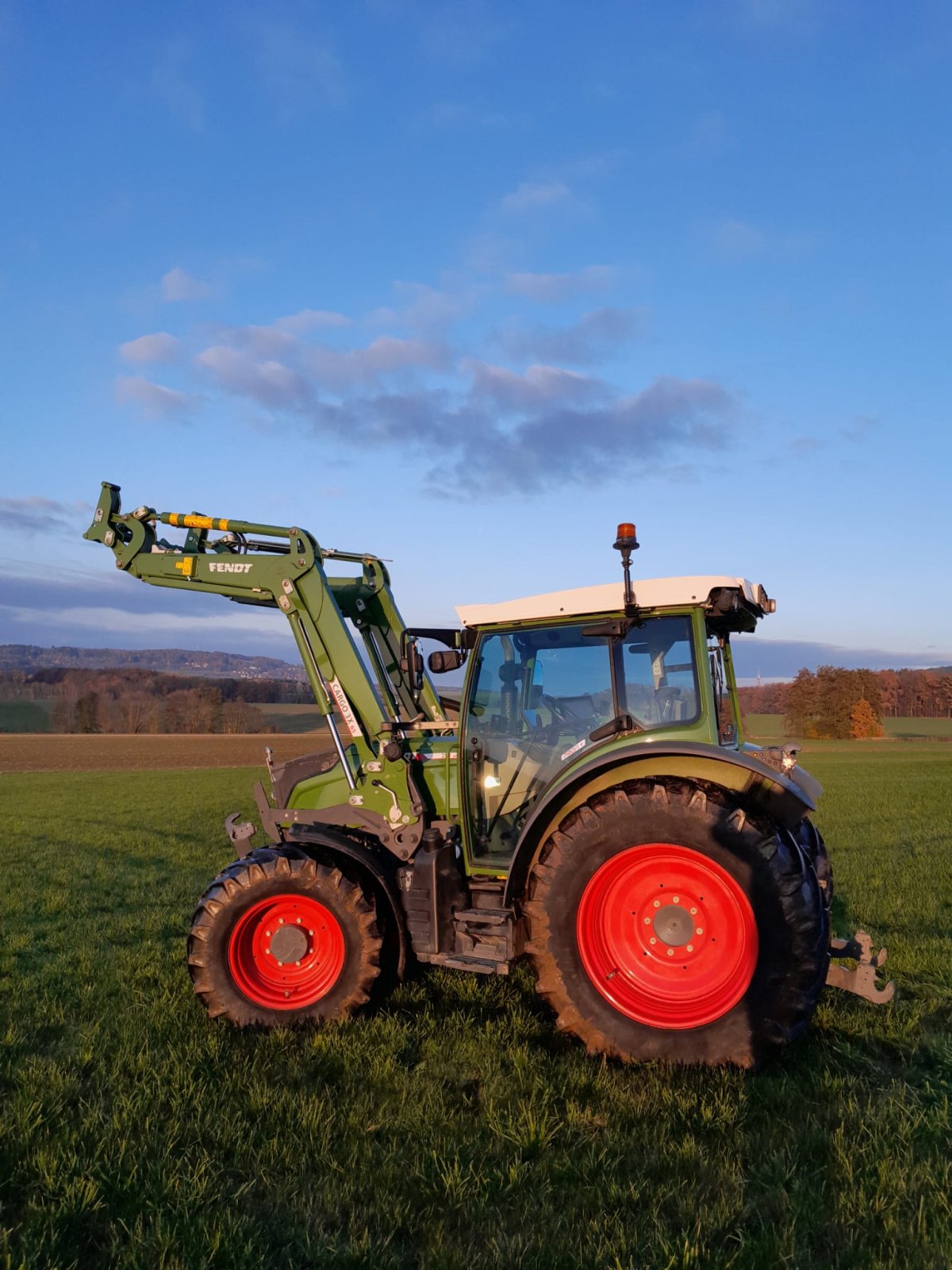 Traktor of the type Fendt 211 Vario ProfiPlus, Gebrauchtmaschine in Ettenstatt (Picture 1)
