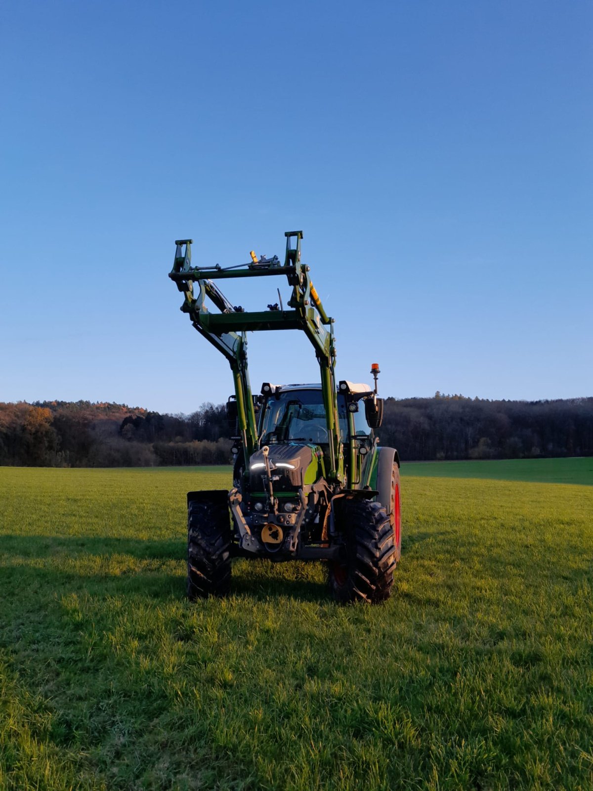 Traktor of the type Fendt 211 Vario ProfiPlus, Gebrauchtmaschine in Ettenstatt (Picture 3)