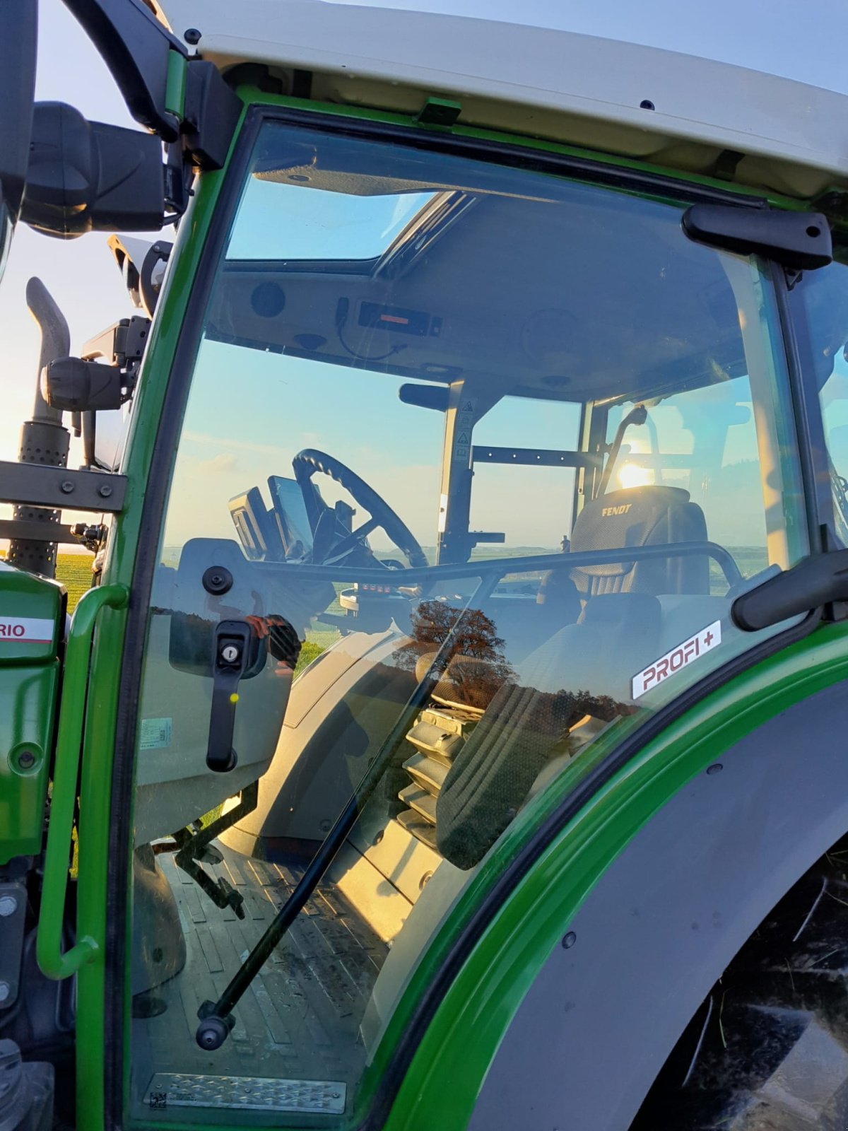 Traktor of the type Fendt 211 Vario ProfiPlus, Gebrauchtmaschine in Ettenstatt (Picture 10)