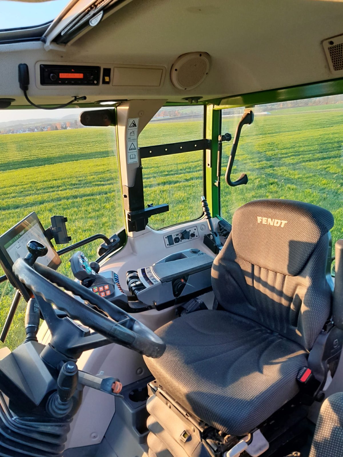 Traktor of the type Fendt 211 Vario ProfiPlus, Gebrauchtmaschine in Ettenstatt (Picture 12)
