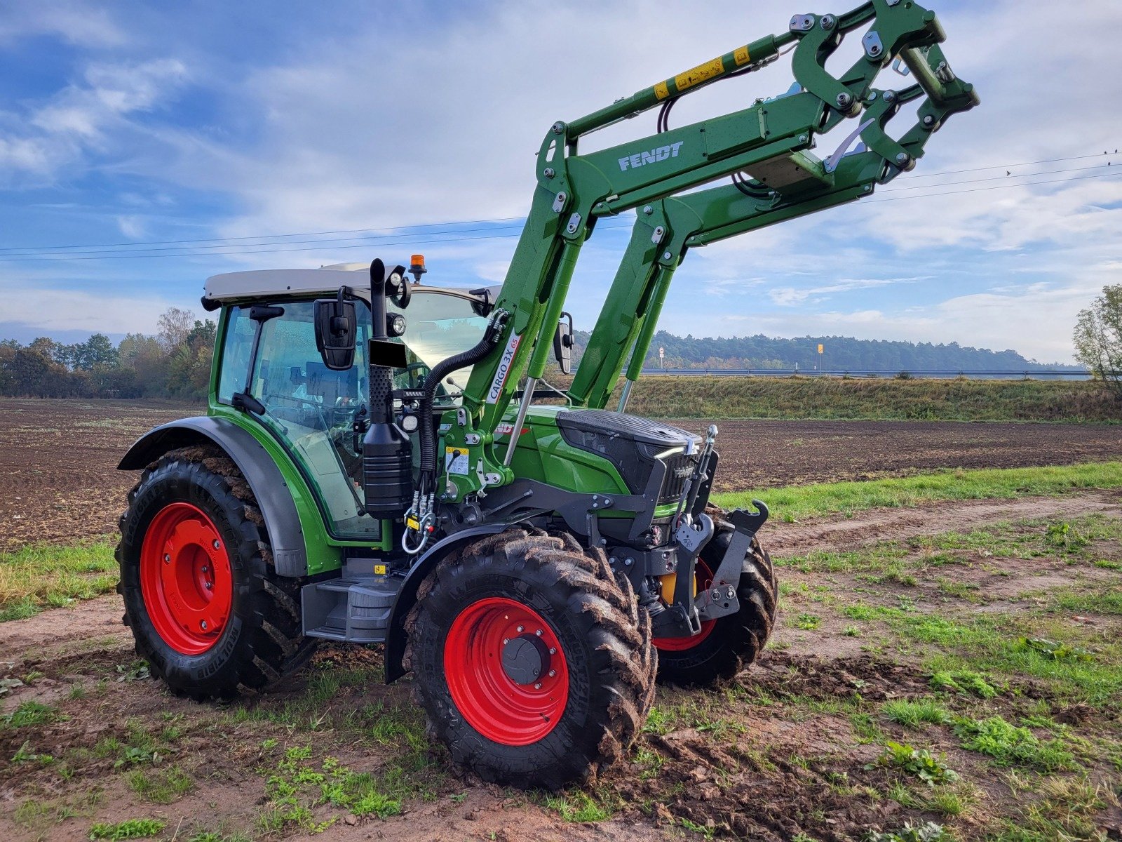 Traktor типа Fendt 211 Vario ProfiPlus, Gebrauchtmaschine в Bayern - Herrieden (Фотография 1)