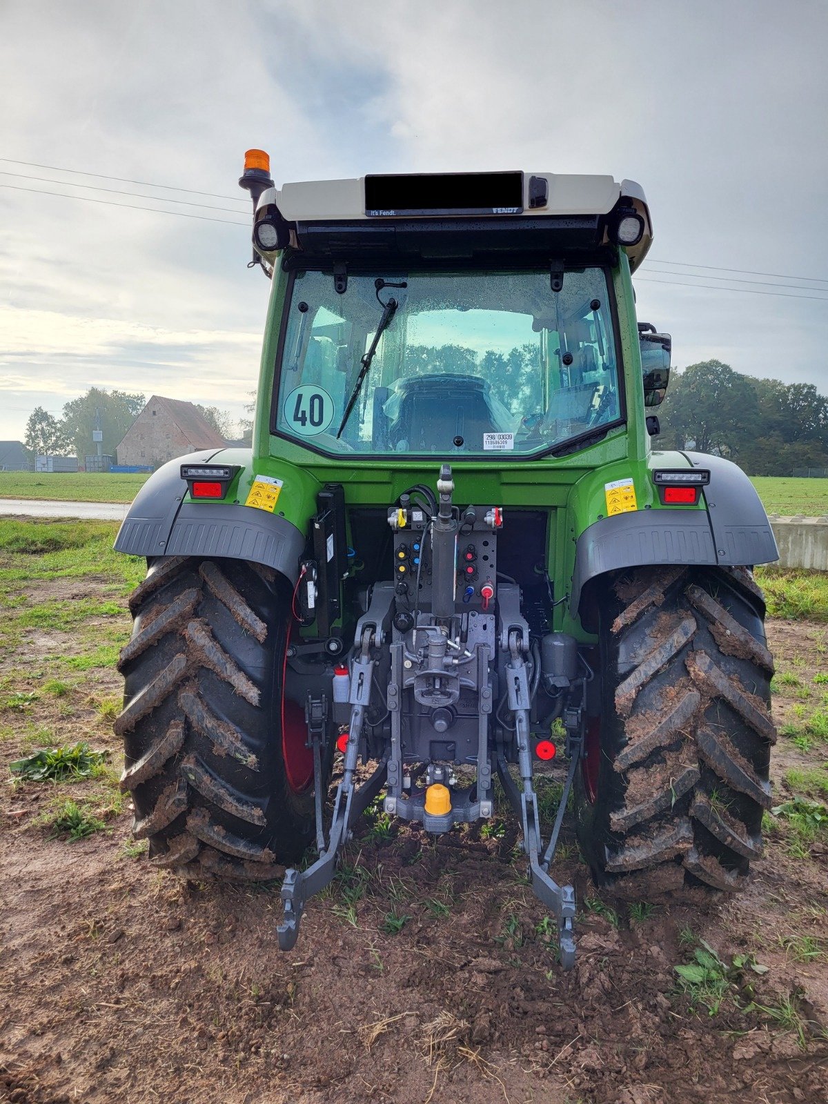 Traktor типа Fendt 211 Vario ProfiPlus, Gebrauchtmaschine в Bayern - Herrieden (Фотография 2)