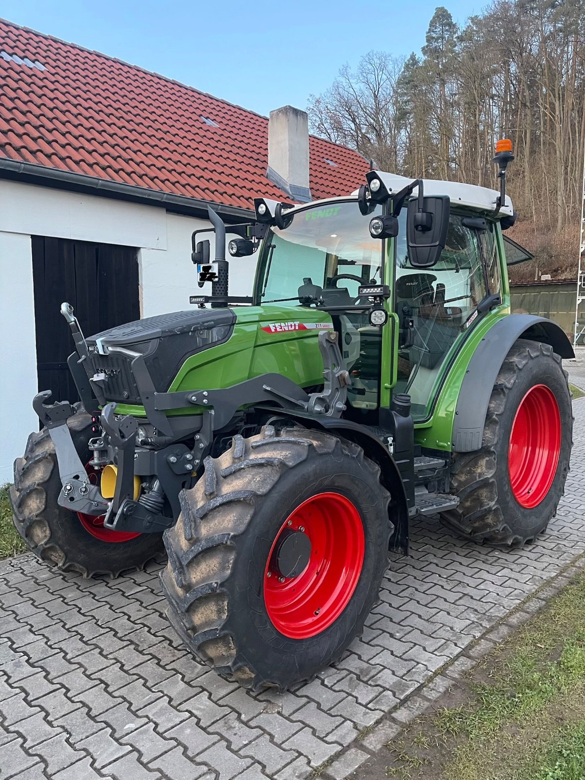 Traktor typu Fendt 211 Vario ProfiPlus, Gebrauchtmaschine v Windsbach (Obrázek 1)