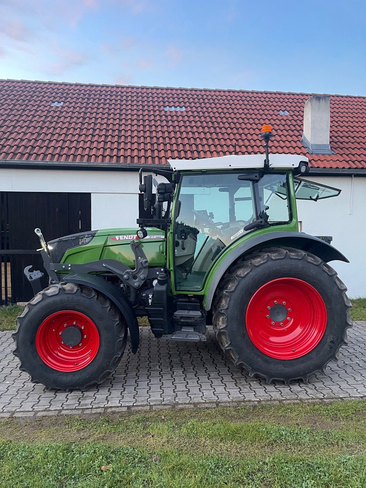 Traktor typu Fendt 211 Vario ProfiPlus, Gebrauchtmaschine v Windsbach (Obrázek 8)