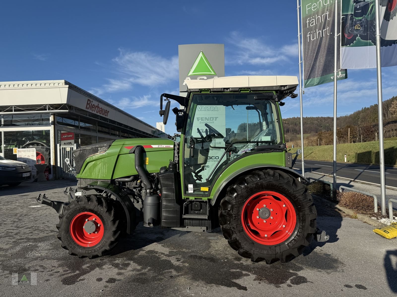 Traktor des Typs Fendt 211 Vario V (Gen3), Neumaschine in Markt Hartmannsdorf (Bild 4)