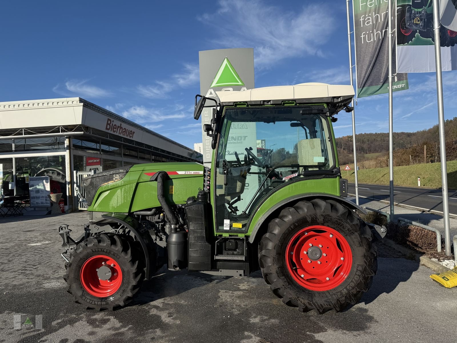 Traktor типа Fendt 211 Vario V (Gen3), Neumaschine в Markt Hartmannsdorf (Фотография 2)