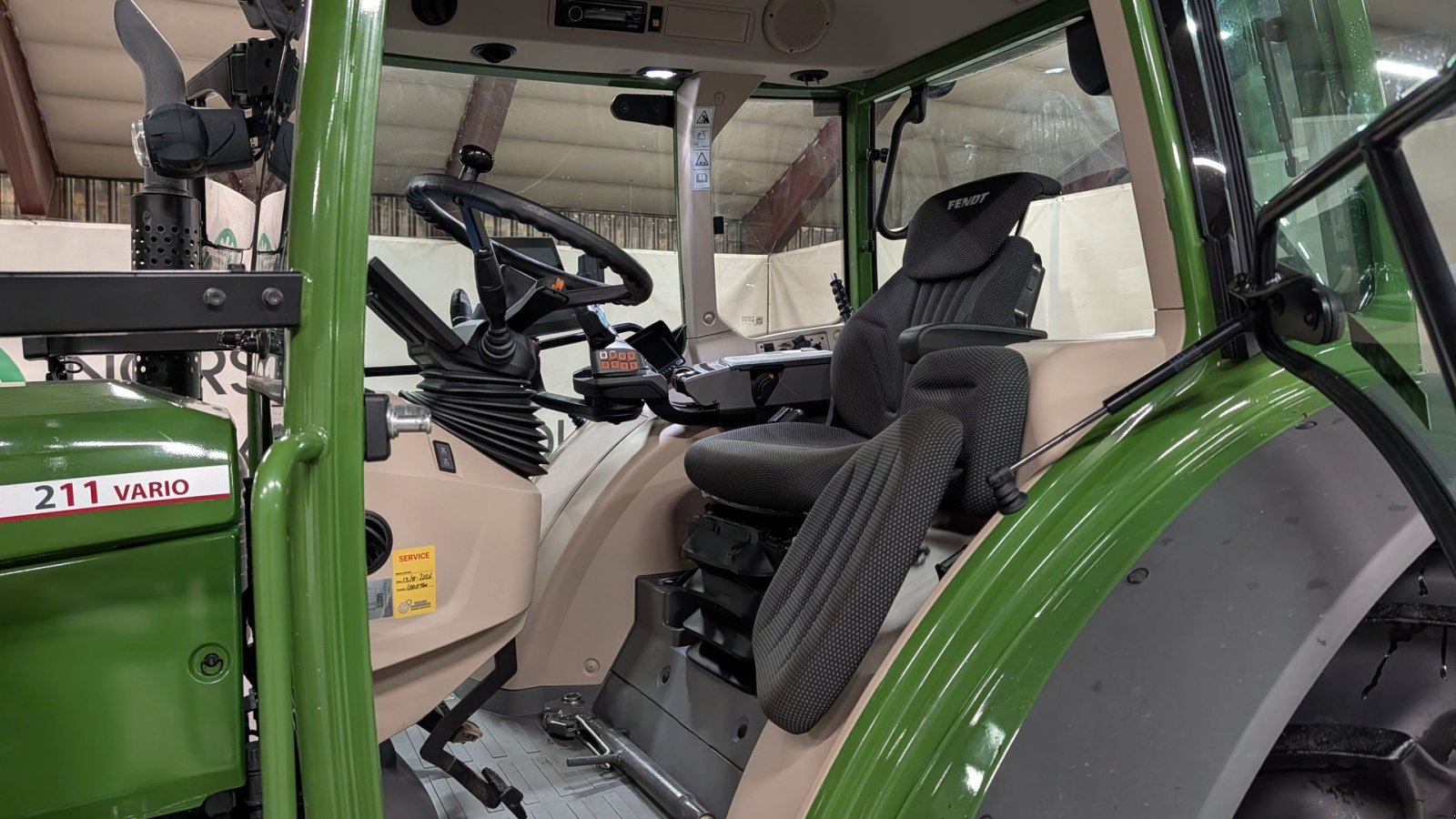 Traktor des Typs Fendt 211 Vario, Gebrauchtmaschine in Ølen (Bild 13)