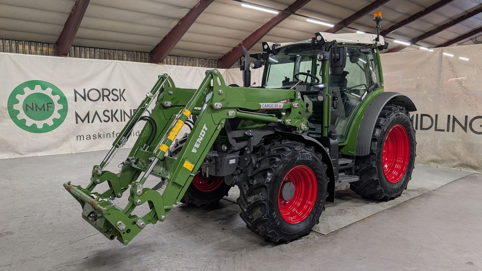 Traktor des Typs Fendt 211 Vario, Gebrauchtmaschine in Ølen (Bild 1)