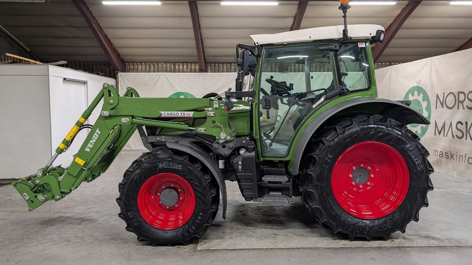Traktor des Typs Fendt 211 Vario, Gebrauchtmaschine in Ølen (Bild 2)