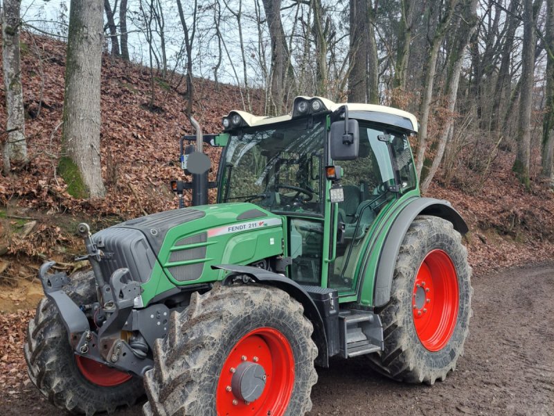 Traktor от тип Fendt 211 Vario, Gebrauchtmaschine в Schöllnach (Снимка 1)