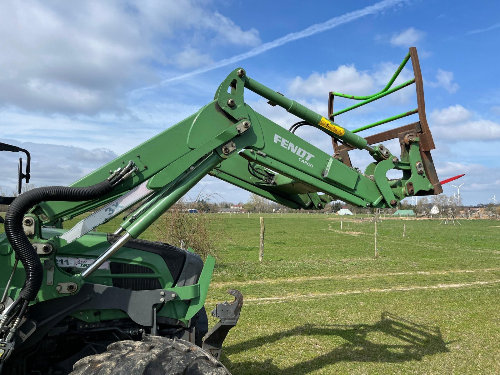 Traktor от тип Fendt 211 Vario, Gebrauchtmaschine в Petershagen (Снимка 2)