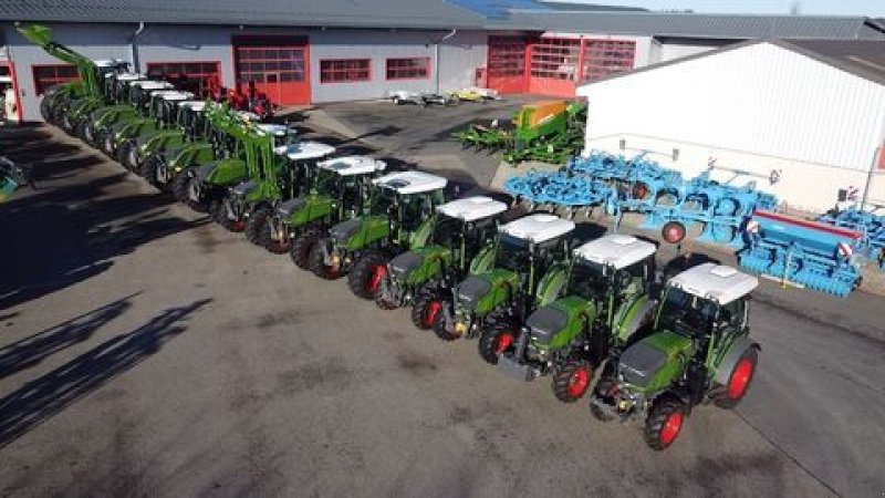 Traktor of the type Fendt 211F-942 Mietmaschinen, Gebrauchtmaschine in Starrein (Picture 1)