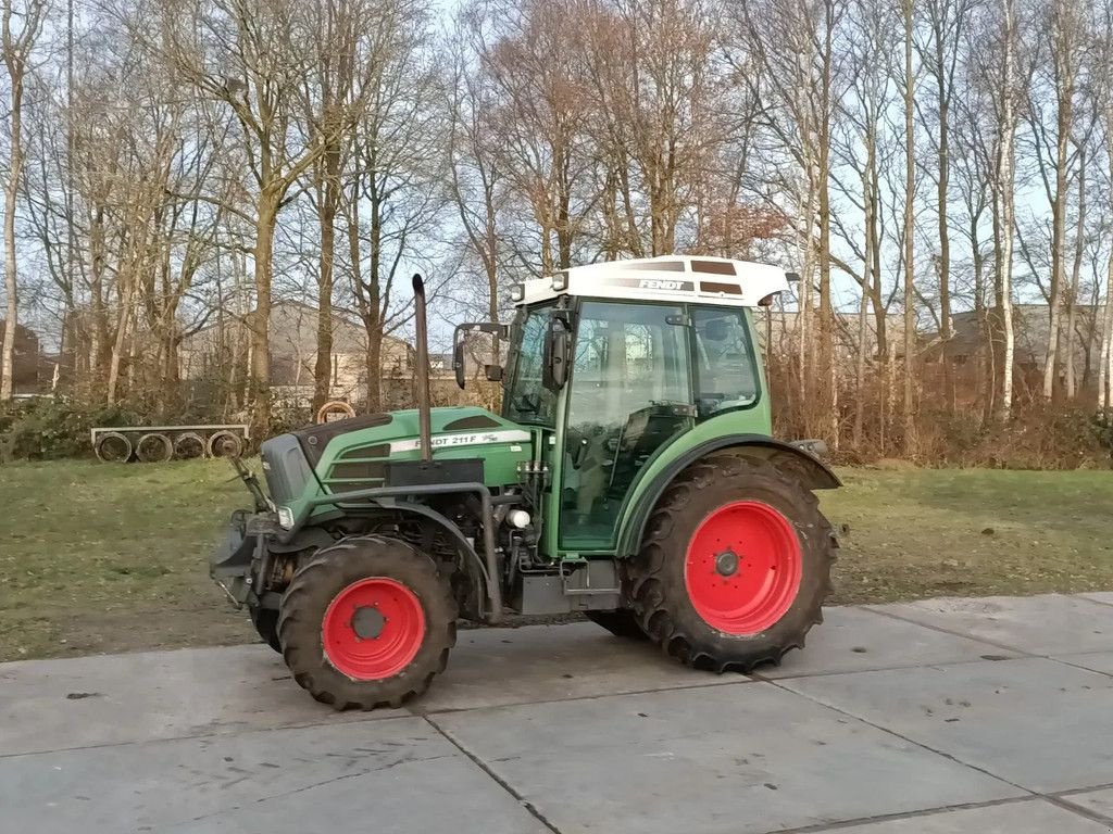 Traktor typu Fendt 211F Vario TMS, Gebrauchtmaschine w Groningen (Zdjęcie 2)