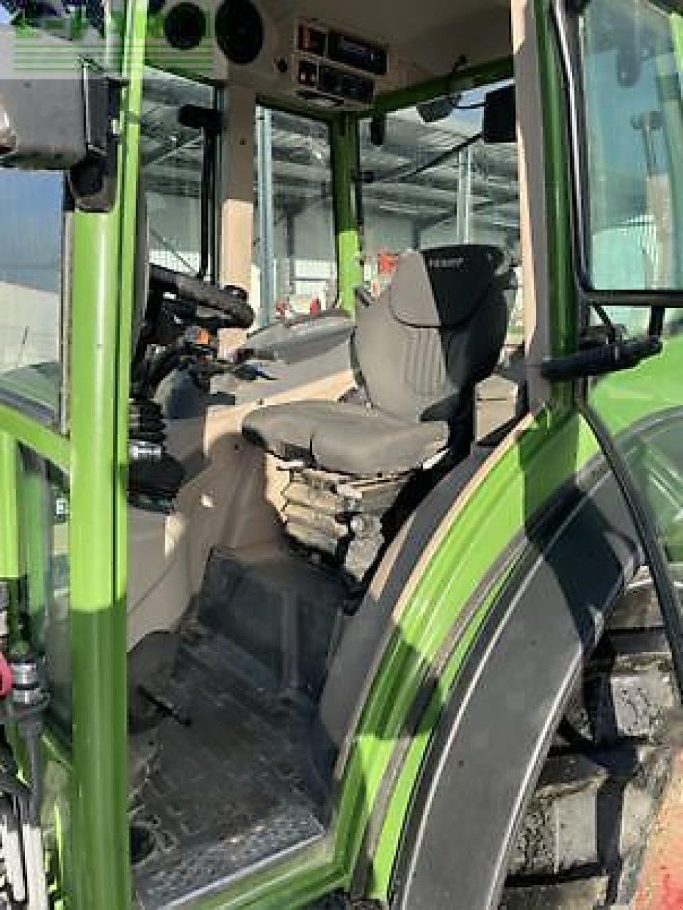 Traktor du type Fendt 211f, Gebrauchtmaschine en MONFERRAN (Photo 5)