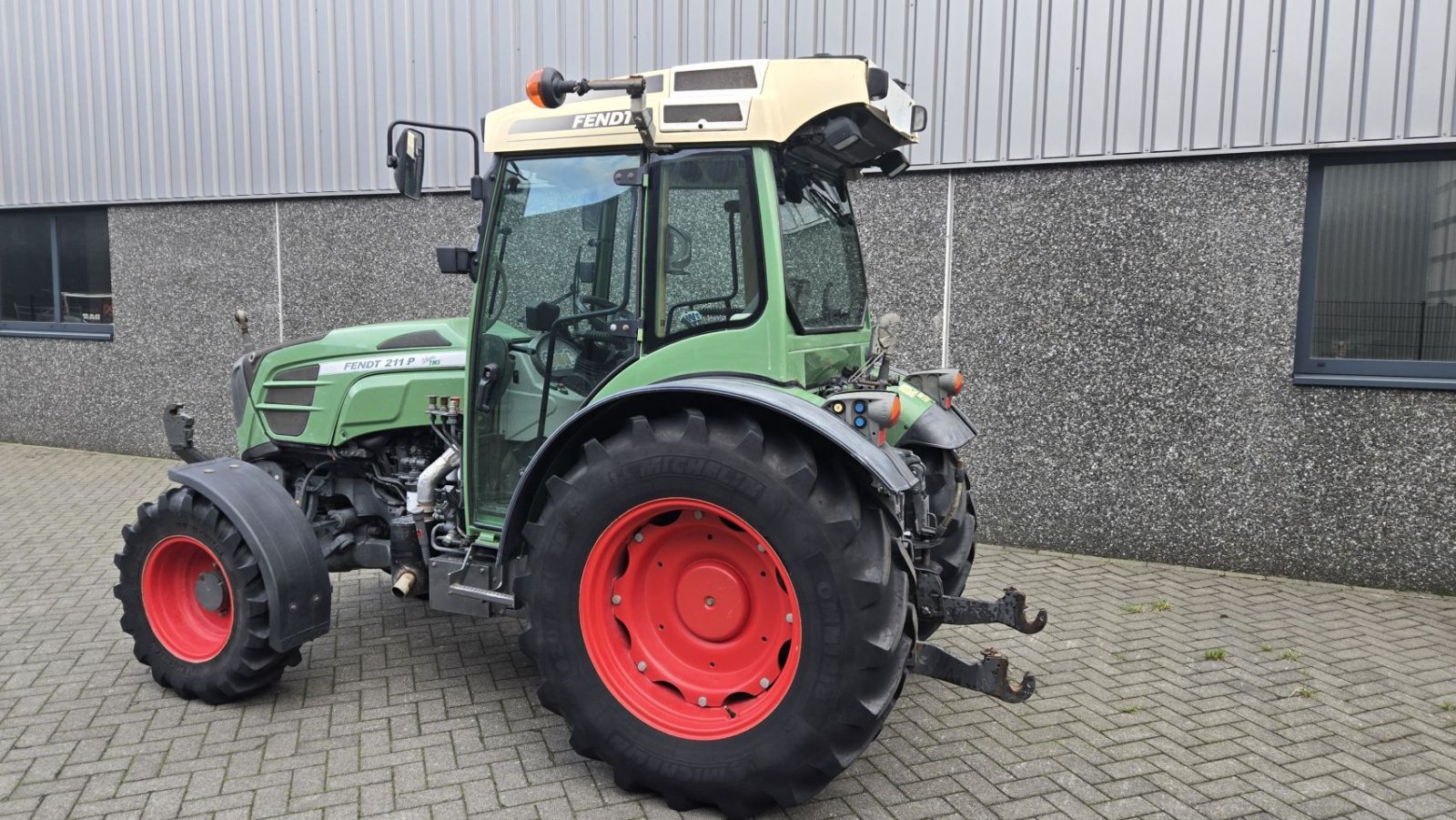 Traktor типа Fendt 211P, Gebrauchtmaschine в Deurne (Фотография 11)