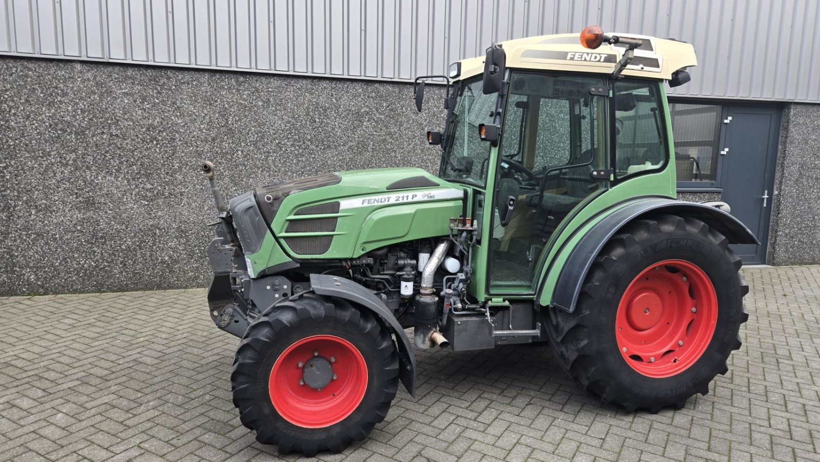 Traktor типа Fendt 211P, Gebrauchtmaschine в Deurne (Фотография 1)