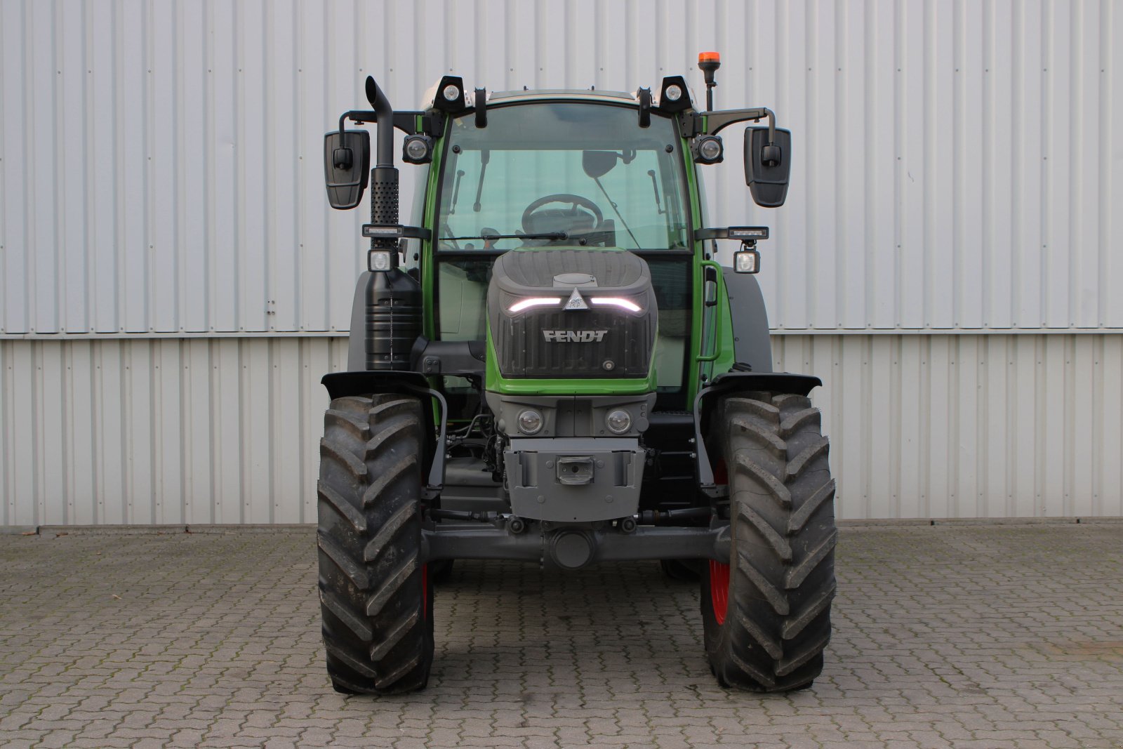 Traktor des Typs Fendt 211S Vario Gen3 Power Sett2, Neumaschine in Holle- Grasdorf (Bild 3)