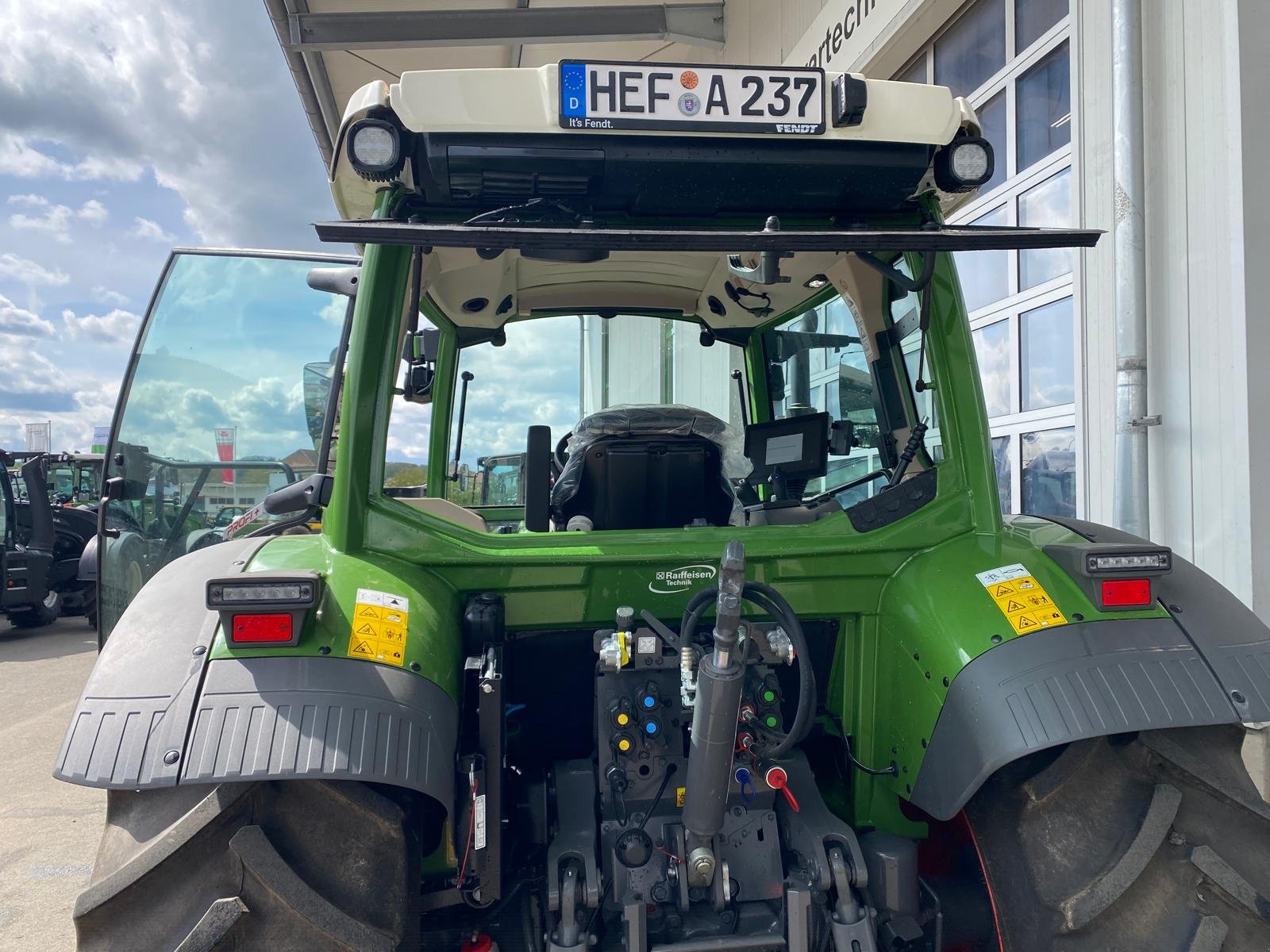 Traktor du type Fendt 211S Vario Gen3 Profi+ Setti.2, Gebrauchtmaschine en Bad Hersfeld (Photo 8)