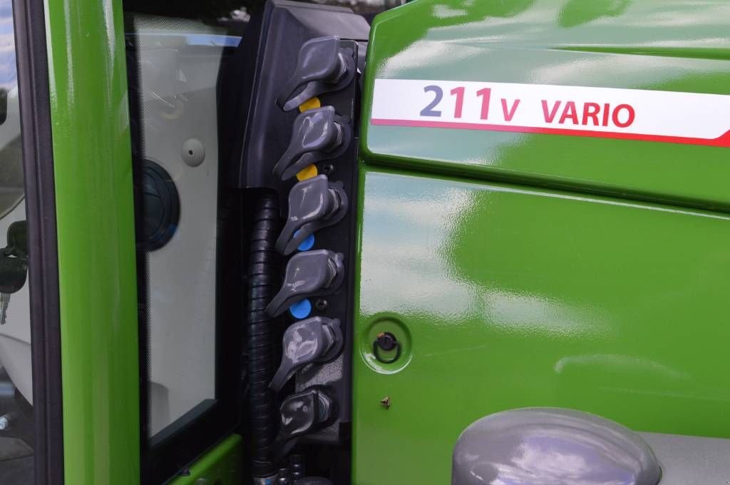 Traktor типа Fendt 211V Gen3 Profi+ Smalspoor/Fruitteelttractor, Gebrauchtmaschine в Erichem (Фотография 11)
