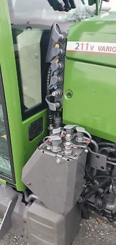 Traktor типа Fendt 211V PROFI Setting2  Gen3, Gebrauchtmaschine в PEYROLE (Фотография 8)