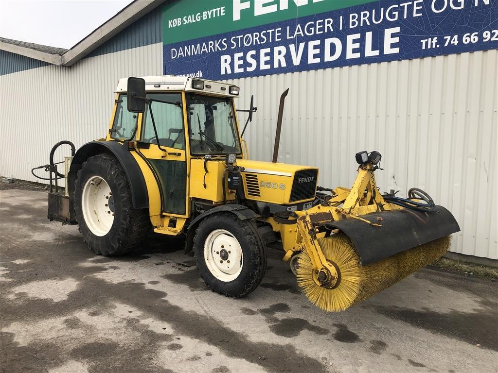 Traktor des Typs Fendt 250 S Med udstyr., Gebrauchtmaschine in Rødekro (Bild 5)