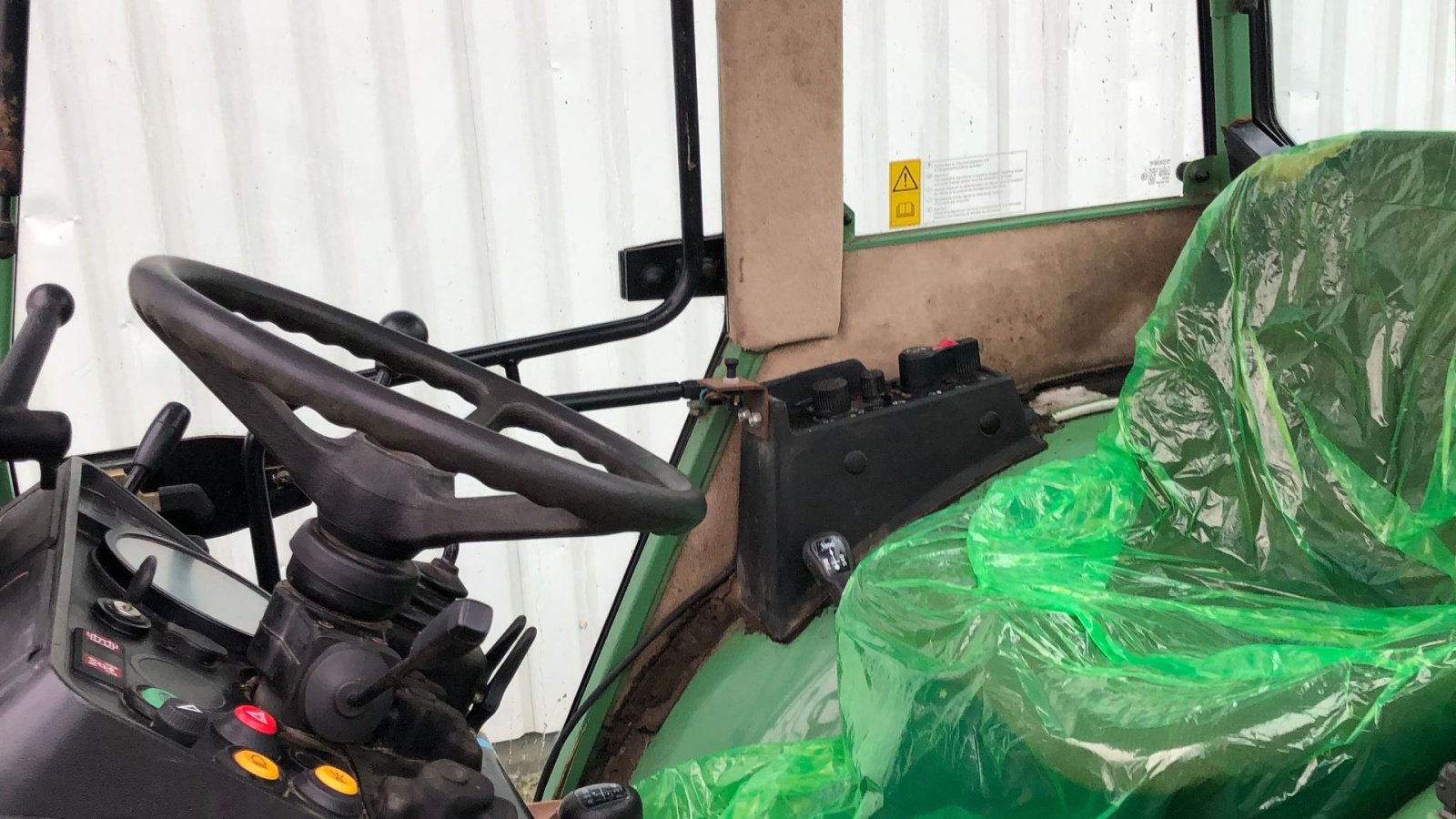 Traktor типа Fendt 250V Få Timer. Frontlift, Gebrauchtmaschine в Rødekro (Фотография 10)