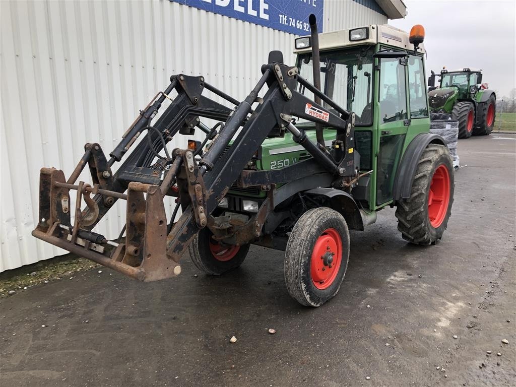 Traktor des Typs Fendt 250V Få timer Med Frontlæsser, Gebrauchtmaschine in Rødekro (Bild 2)