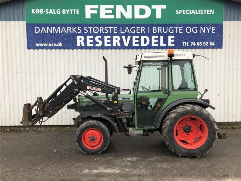 Traktor del tipo Fendt 250V Få timer Med Frontlæsser, Gebrauchtmaschine en Rødekro (Imagen 1)